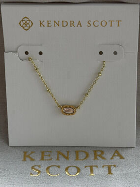 Kendra Scot light pink pendant necklace
